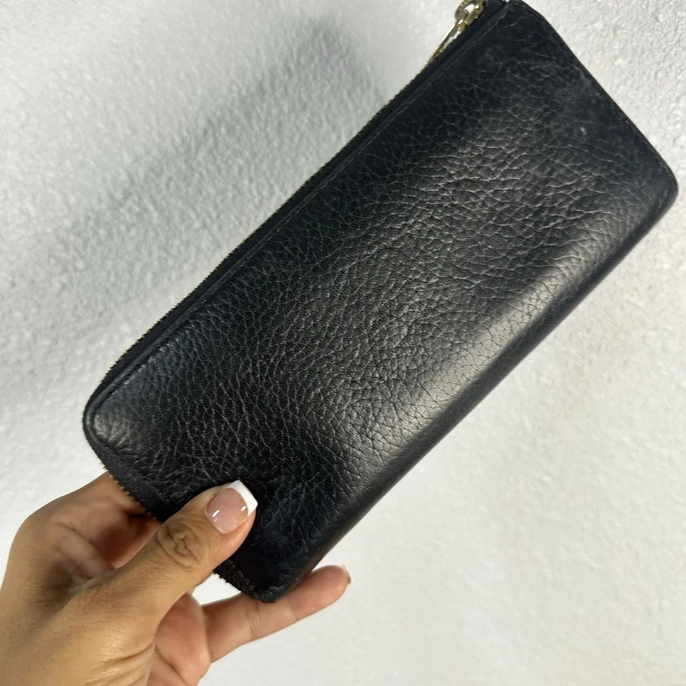 Michael Kors VGT Wallet Ladies Black Textured Leather Gold Tone all Around Zip‎